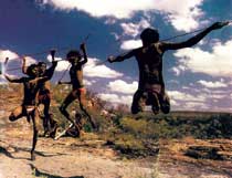 La danza delle lance degli aborigeni della Roper Valley