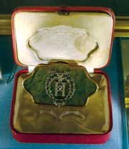La tabacchiera che nel 1901 lo zar Nicola II donò al comandante Kessler
