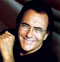 Una recente immagine del cantante pugliese