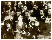 "Il miracolo", con Leda Gys (al centro), regia di Mario Caserini, 1914