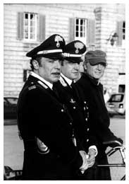 Nino Frassica,
     Flavio Insinna e
Terence Hill in
Don Matteo 2
Regia di
Leone Pompucci
e Andrea Barzini
     2001
