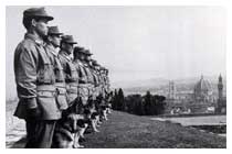 Firenze, un reparto di Carabinieri cinofili nell'uniforme degli anni '70.