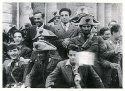 5 giugno 1944, i Carabinieri del contingente R entrano a Roma il giorno della Liberazione.