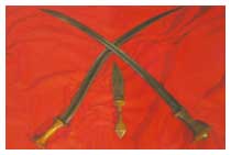 Due gourade (spade abissine) e un billao (pugnale eritreo) conservati nel Museo Storico dell'Arma.