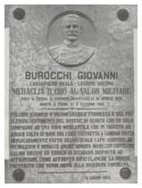 La lapide sulla tomba del carabiniere Giovanni Burocchi, medaglia d'oro, esempio di assoluta dedizione al dovere e di obbedienza agli ordini ricevuti.