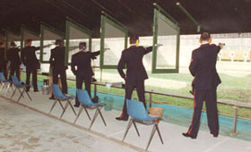 Tiratori scelti con pistola Beretta 92/SB