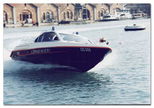 immagine che mostra una motovedetta classe 100n 