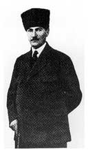Mustapha Kemal, detto anche Ataturk, il "padre dei turchi", colui che consentirà alla Turchia di non soccombere al crollo dell'Impero Ottomano