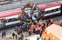 Il treno squartato di Madrid. Furono oltre cento i morti.