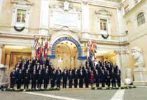 La foto di gruppo dei capi di Stato e di governo e dei ministri degli Esteri che hanno partecipato alla solenne cerimonia in Campidoglio.