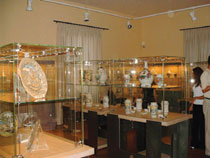 Le ceramiche da farmacia negli spazi espositivi del Museo di Castelli.