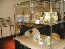 Le ceramiche da farmacia negli spazi espositivi del Museo di Castelli.