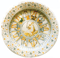 Piatto imperiale compendiario con galleria di ritratti di fine XVI secolo.