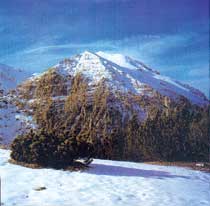 La cima delle Murelle, parte integrante del complesso montuoso del massiccio della Majella, vista dal versante est.