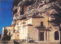 L'eremo di Santo Spirito a Majella, nella omonima vallata, cui si giunge da Roccamorice.