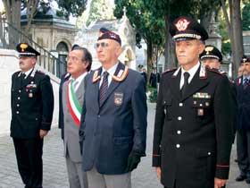 Il Presidente dell'Anc, gen. Colavito, con l'Assessore Martinelli, in rappresentanza del Sindaco di Bari, il gen. Pinotti, e il col. Cavaliere