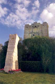 La stele presso la Torre di Palidoro, ove avvenne il martirio di Salvo D'Acquisto. Qui lo scorso 23 settembre è stata deposta una corona di alloro in ricordo dell'Eroe, alla presenza di numerose autorità civili e militari