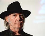 In viaggio con Neil Young tra sorti e scenari della Terra