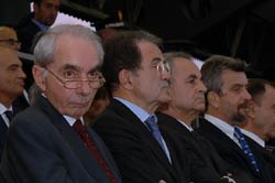 Autorita': da sinistra il Ministro dell'Interno Giuliano Amato il Presidente del Consiglio Onorevole Romano Prodi e Ministro della Difesa Onorevole Arturo Parisi