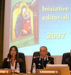 La nota presentatrice Paola Perego ed il Comandante Generale Gianfrancesco Siazzu