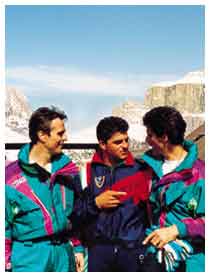 Guarducci con due grandi campioni, Mark Spitz e Alberto Tomba, a Cortina all'inizio degli anni Novanta.