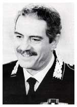 Nino Manfredi, nel ruolo di un colonnello ne "Il Tenente dei Carabinieri".