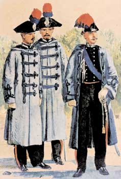 Ufficiale e carabinieri con soprabito adottato negli anni '60 e rimasto in dotazione fino a metà degli anni '70.