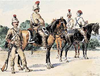 Un ufficiale e un maresciallo a cavallo (a destra) nella prima uniforme bianca; a sinistra sono due graduati in tenuta color bronzo chiaro. A destra, tenente in uniforme coloniale festiva.