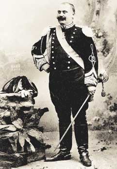 Maggiore in grande uniforme con croce di Cavaliere dell'Ordine della Corona d'Italia (1900)