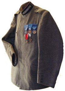 La giubba dell'uniforme di guerra del capitano Vittorio Bellipanni.