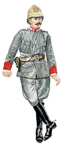Ufficiale della Legione Carabinieri di Libia. Indossa l'uniforme grigio-verde caratterizzata dal colletto e dai paramani rossi.