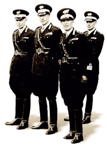 Gruppo di ufficiali superiori nell'uniforme nera per il servizio in patria adottata nel 1933.