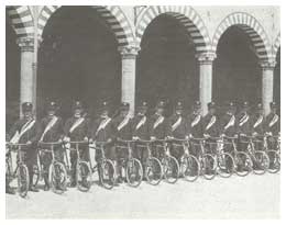 Il corso di ciclismo alla Scuola Allievi Sottufficiali di Firenze nel 1927.