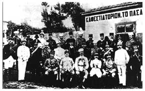 Creta, 1897: la Gendarmeria Internazionale in una foto di gruppo.