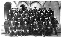 Rodi, aprile 1912: la 2a sezione Mobilitata della Legione Carabinieri Reali di Torino, in una ''foto ricordo''.