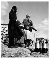 Anatolia, 1920: Due donne del popolo nei costumi tradizionali.