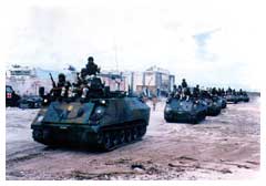 Mogadisco, dicembre 1992: i carabinieri del Battaglione Paracadutisti ''Tuscania'' impegnati nella Missione di pace Ibis