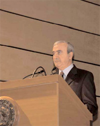 Immagine raffigurante il Ministro della Difesa On. Antonio Martino