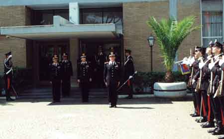 Chiusura dell'anno accademico 2001 - 2002, il Comandante dell'Arma dei Carabinieri passa in Rassegna i Reparti