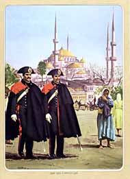 Carabinieri in grande uniforme ridotta con mantello per le strade di Costantinopoli