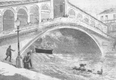 Immagine raffigurante un carabiniere nelle acque del fiume in piena che afferra una donna in pericolo