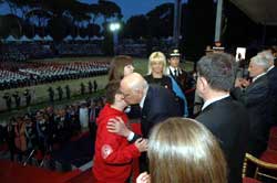 Consegna della Medaglia d'Oro al Valor Civile alla Memoria alla vedova dell'Appuntato Scelto Giuseppe Palombo