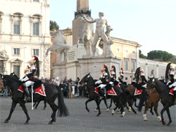 Evoluzioni equestri del Reggimento Corazzieri in Piazza del Quirinale