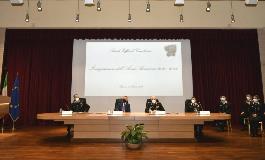 Un momento della cerimonia presso l'aula magna della scuola ufficiali Carabinieri