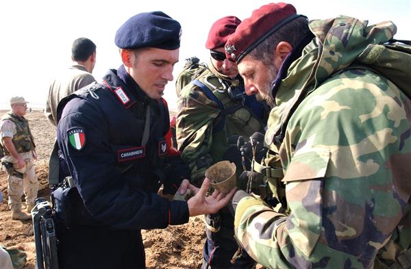 caschi_blu caschi_blu