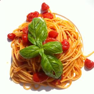 Cesenatico-8-Gli-spaghetti-ai-pomodorini-freschi-e-basilico-del-Bagno-Ferrara-un-must-di-ogni-estate