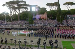 Reparti schierati in Piazza di Siena a Roma