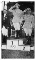 Raimondo e Piero D'Inzeo sul podio olimpico di Roma, nel 1960.