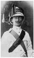Massaua, 1908: tenente dei Carabinieri in grande uniforme estiva