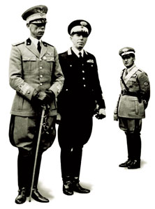 Tre ufficiali nelle diverse tenute adottate in seguito alla Riforma Baistrocchi ed allo scoppio del secondo conflitto mondiale.